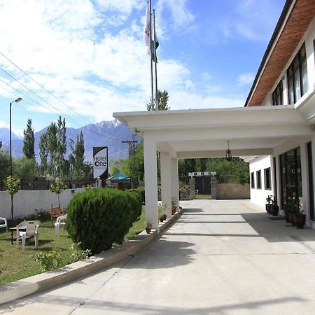 Hotel One Skardu Bagian luar foto