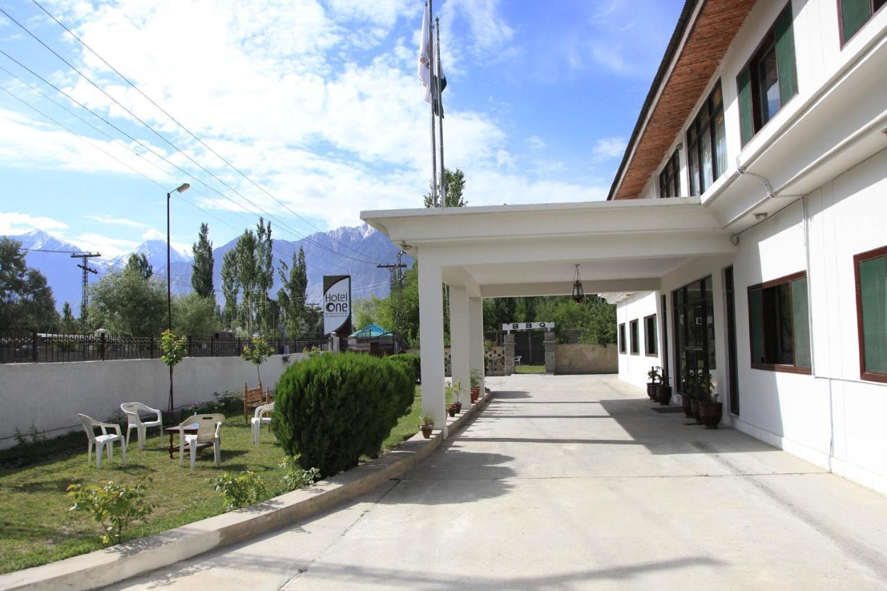 Hotel One Skardu Bagian luar foto