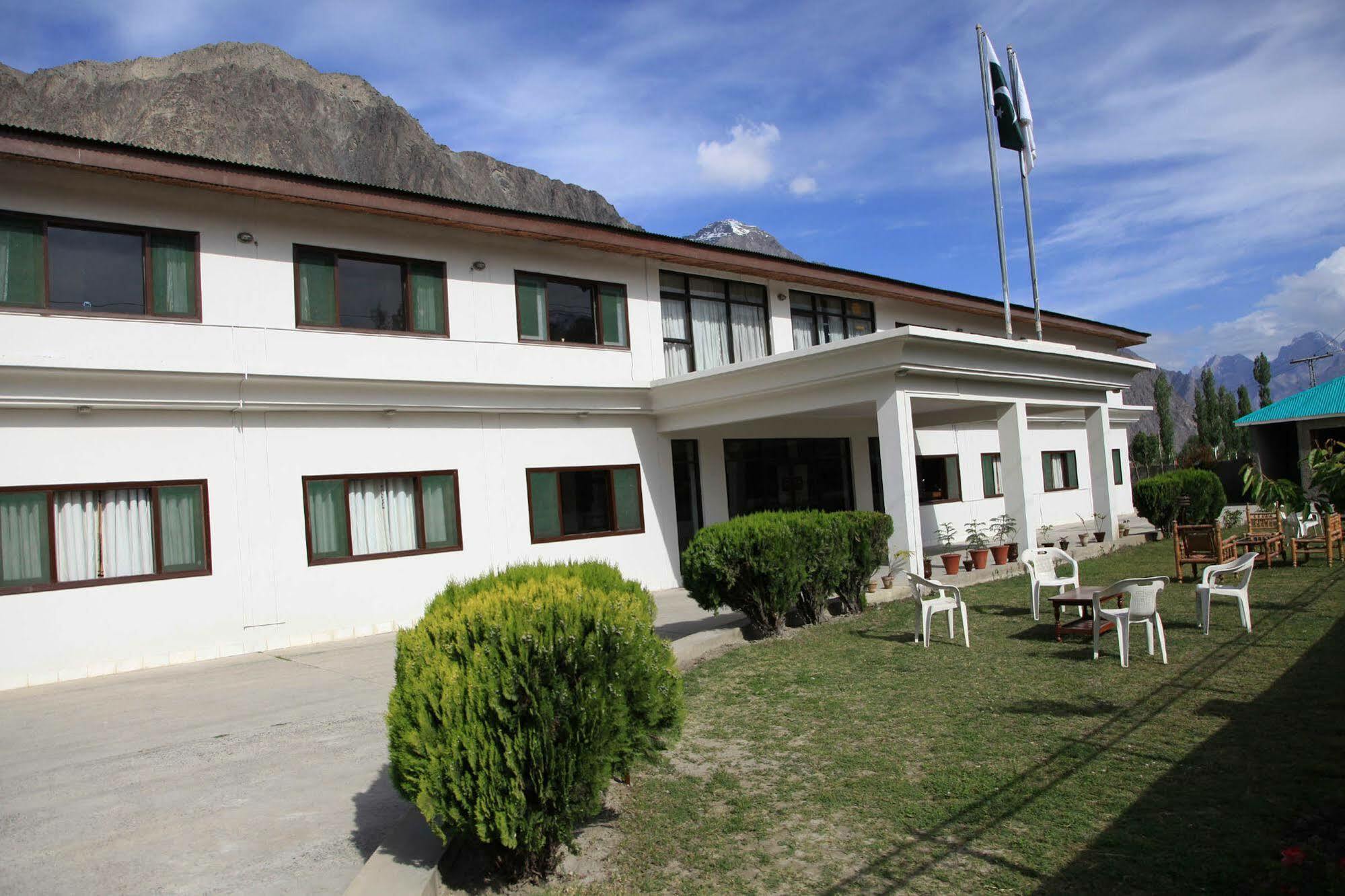 Hotel One Skardu Bagian luar foto