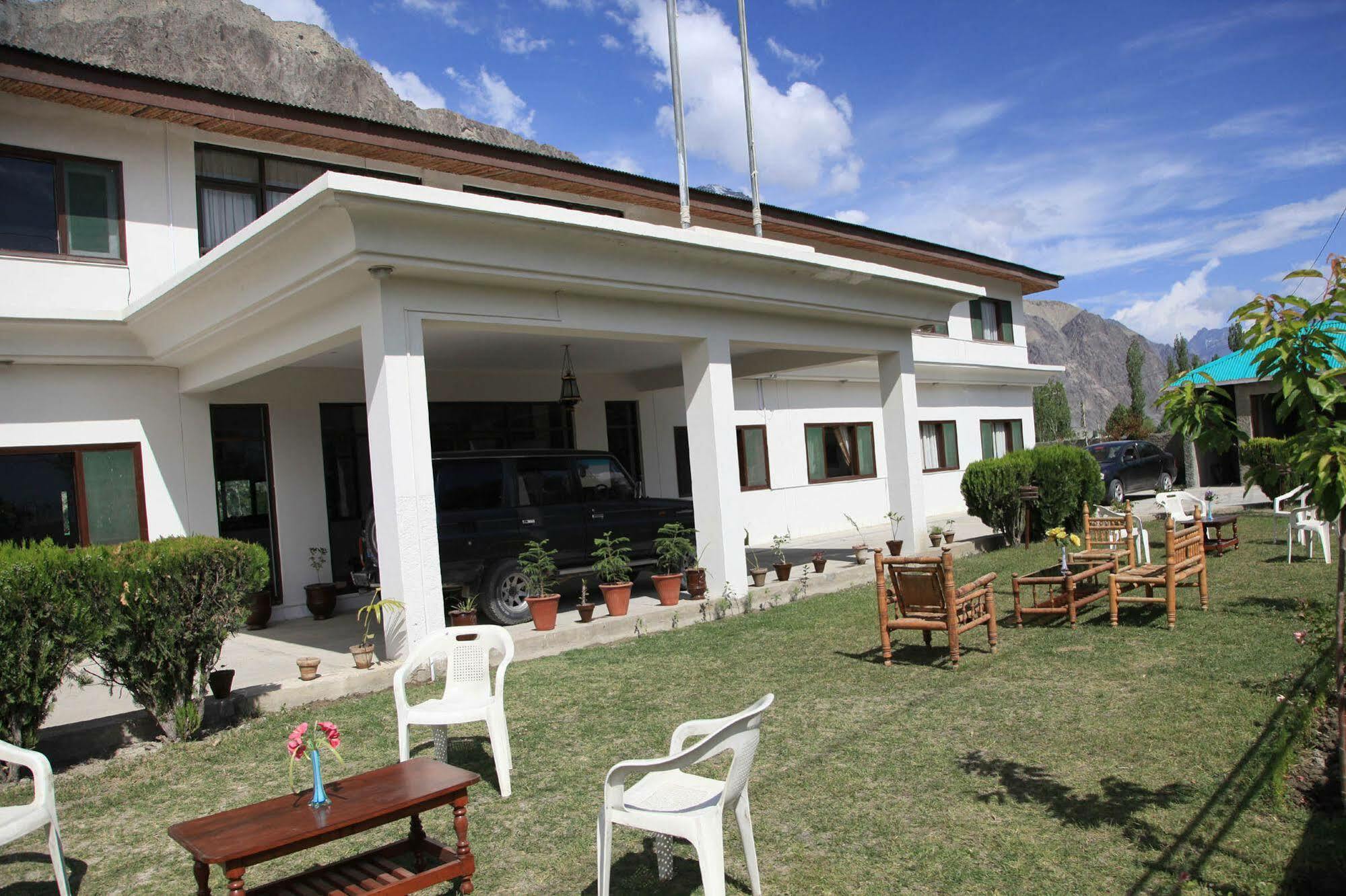 Hotel One Skardu Bagian luar foto