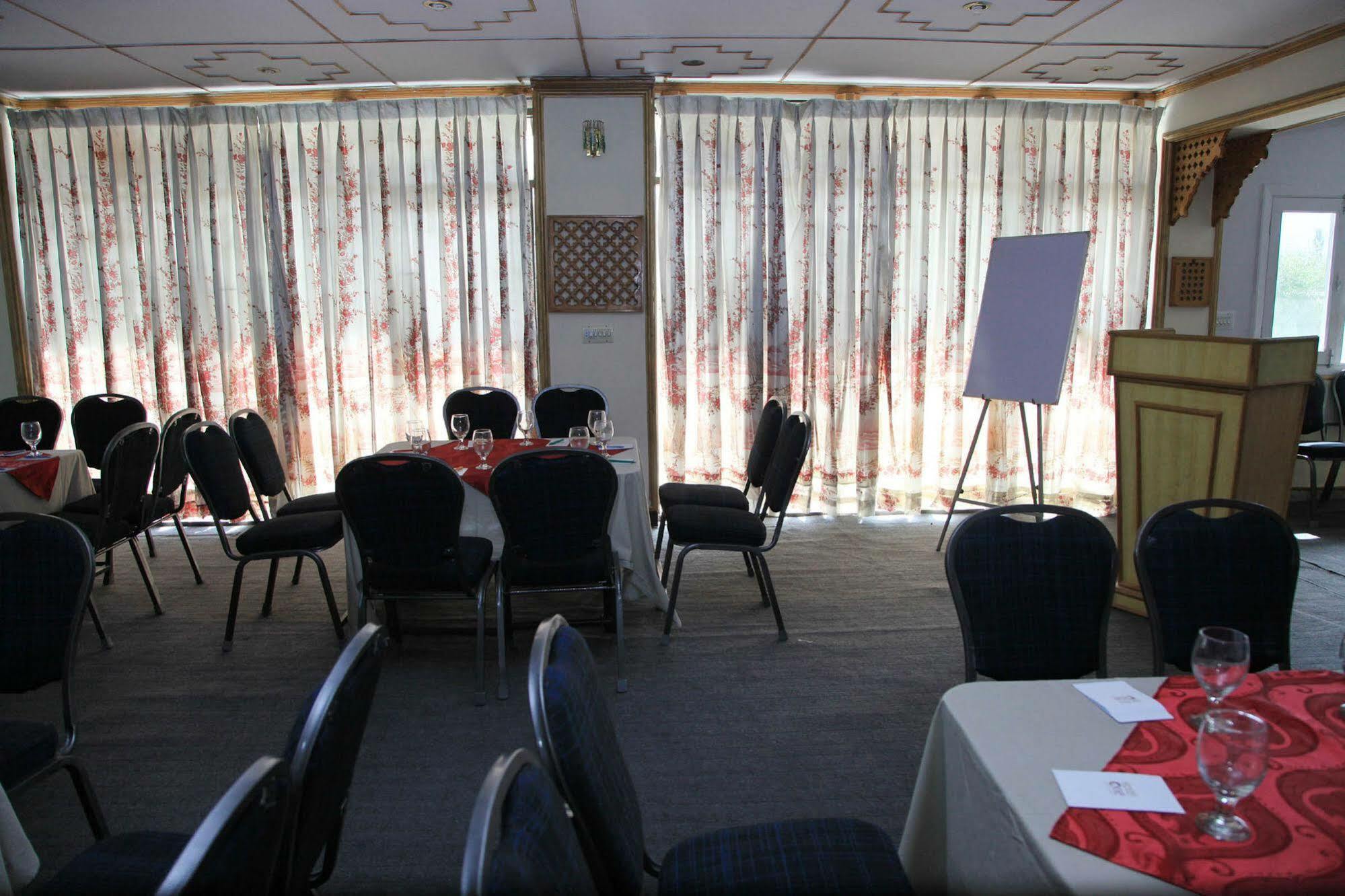 Hotel One Skardu Bagian luar foto