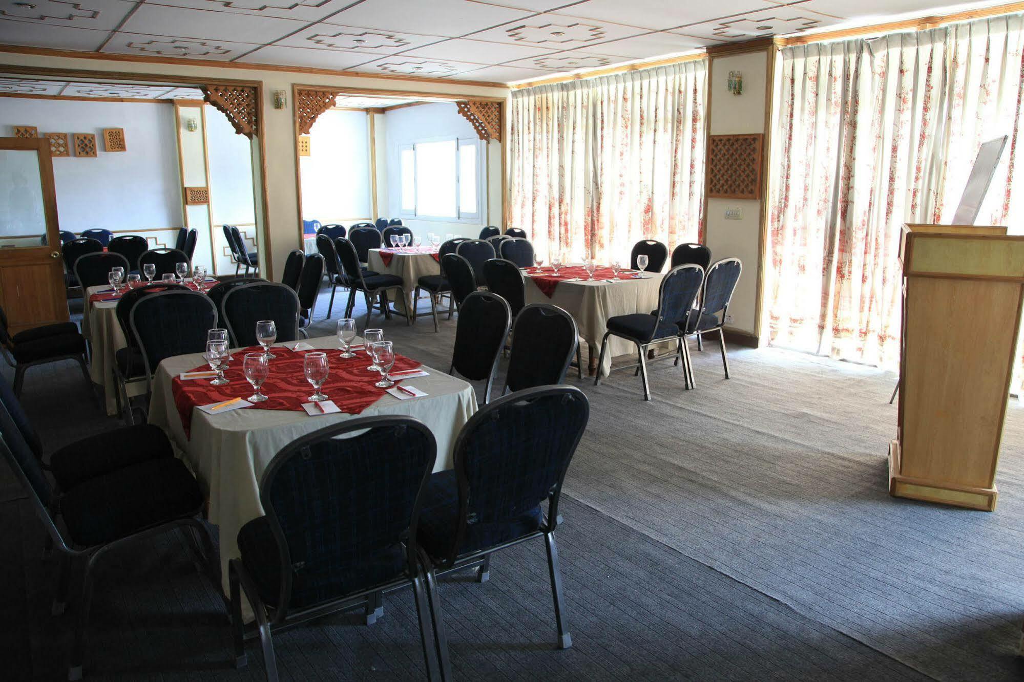 Hotel One Skardu Bagian luar foto